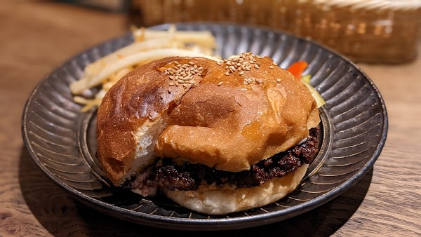 SHARES BACKYARD（シェアーズ バックヤード）